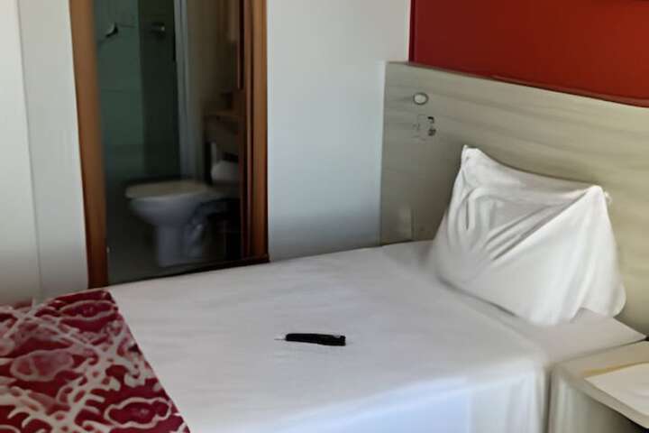 Room 52 of 137