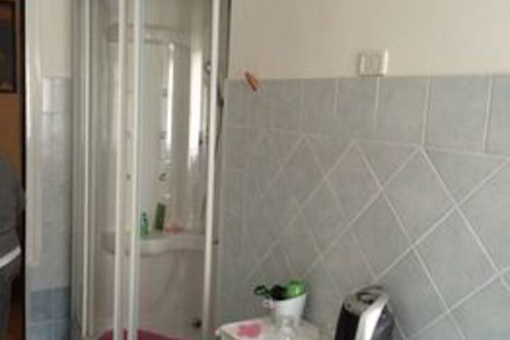Room 4 of 14