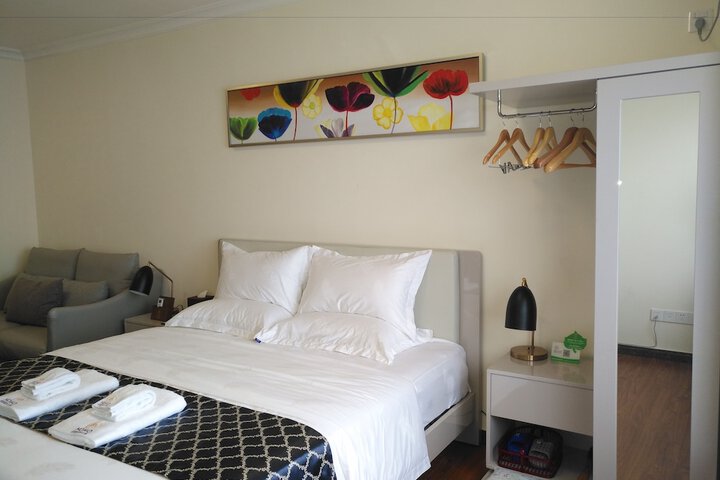 Room 3 of 43