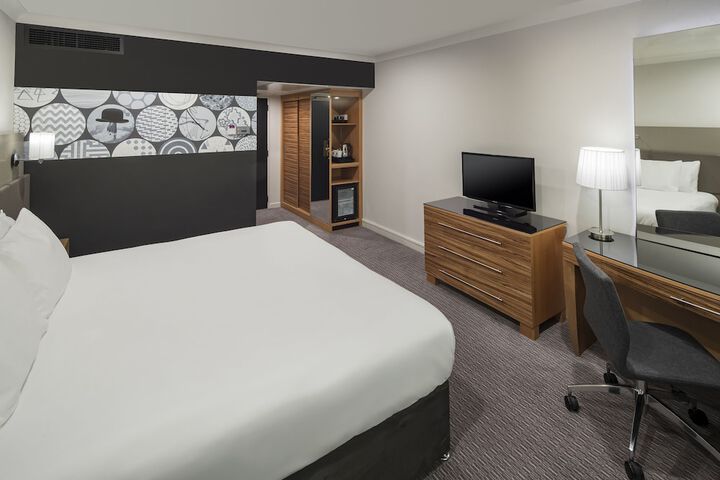 Room 25 of 103