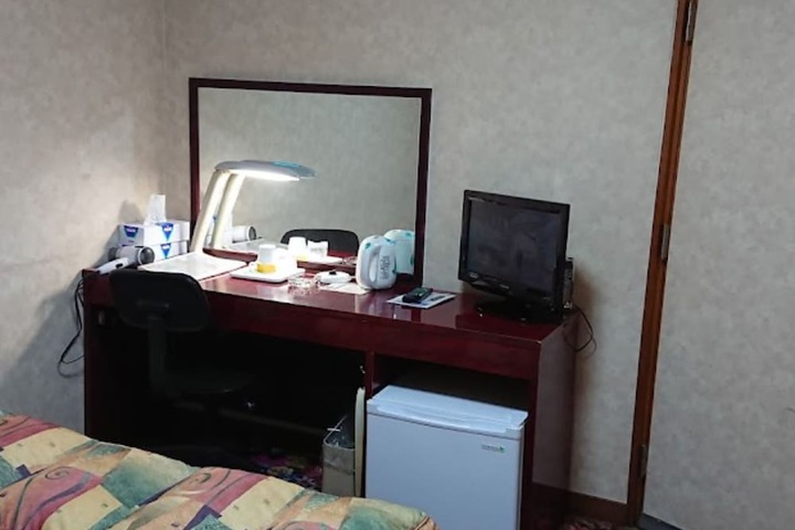 Room 3 of 25