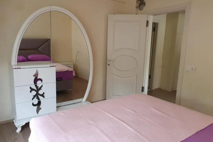 Room 4 of 13