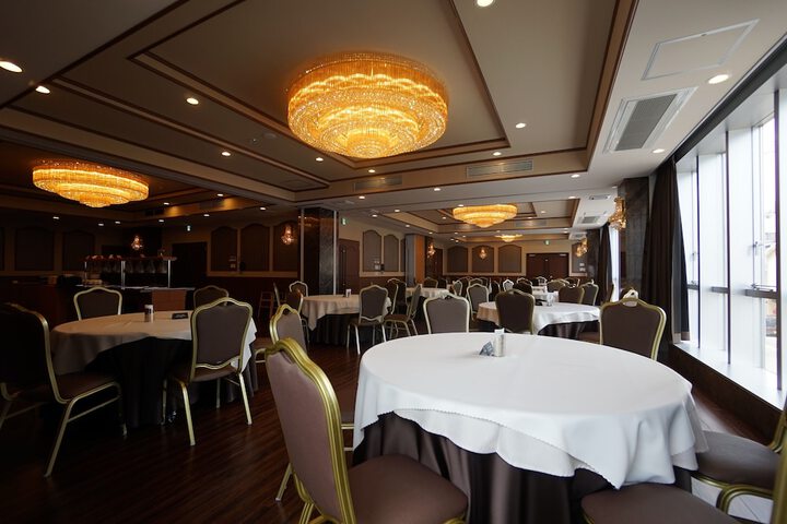 Ballroom/Hall 65 of 72
