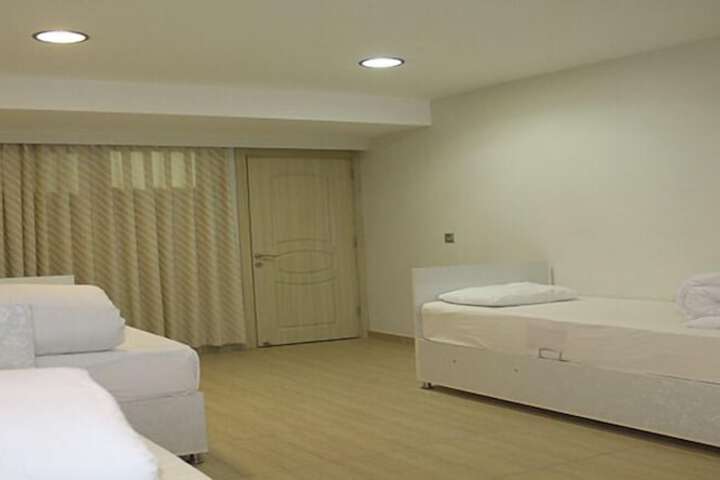 Room 4 of 11