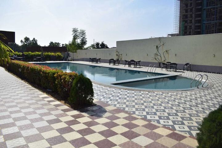 Pool 7 of 24