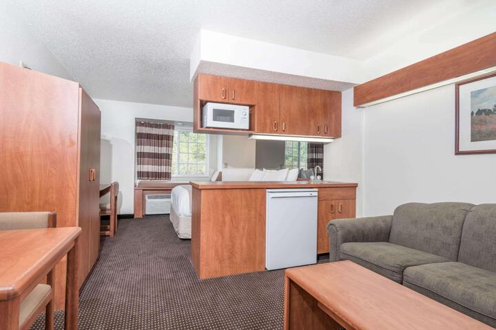 1 Queen Bed (6 of 29)