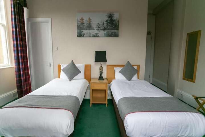 Room 6 of 72