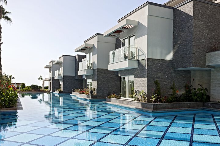 Pool Hotel