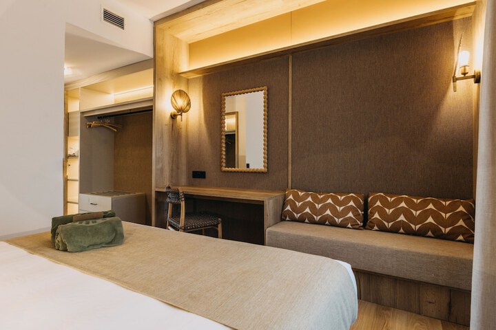 Room 26 of 161