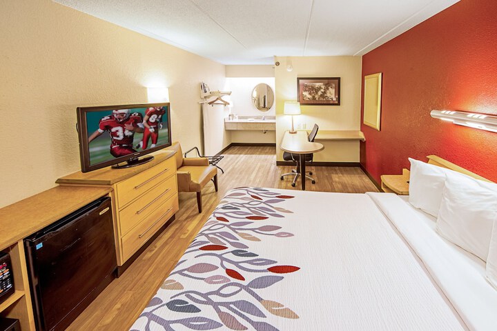1 King Bed (6 of 15)