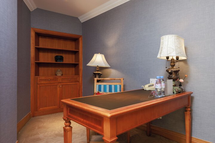 Room 13 of 48