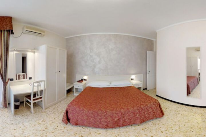 Room 22 of 77