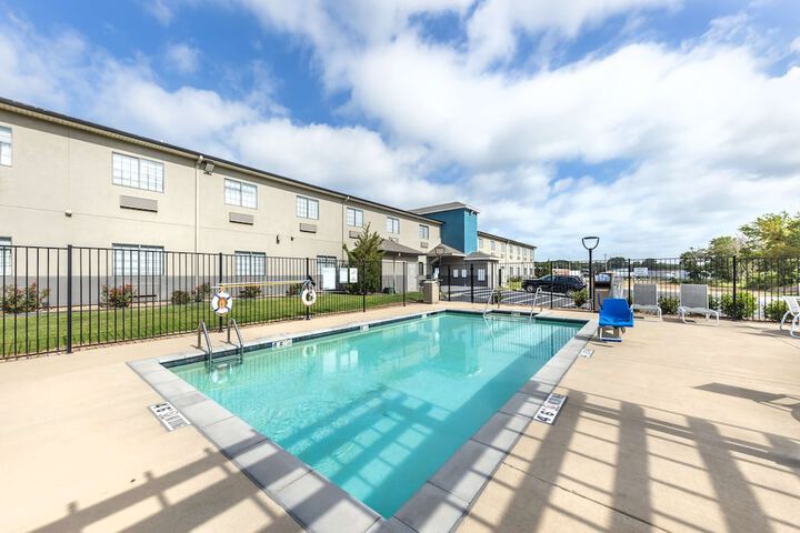Hotel with Pool