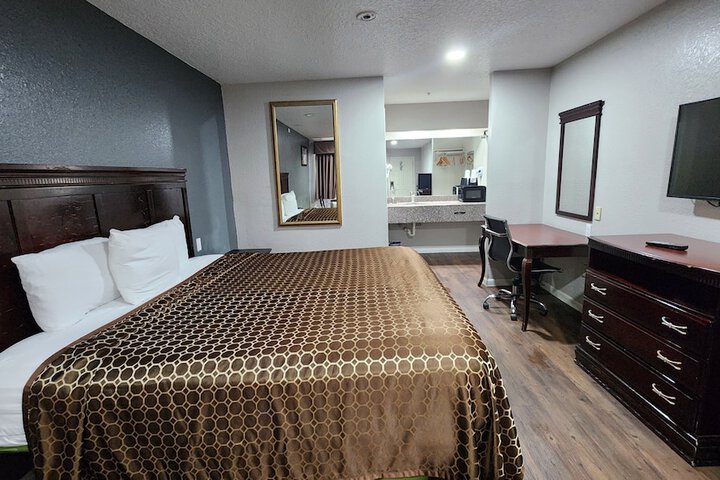 Room 9 of 24