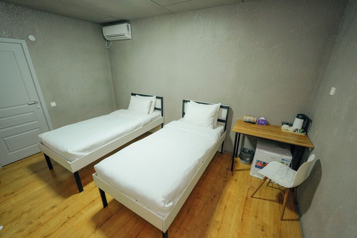 Room 8 of 22
