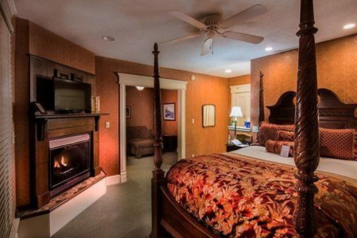 Room 8 of 48