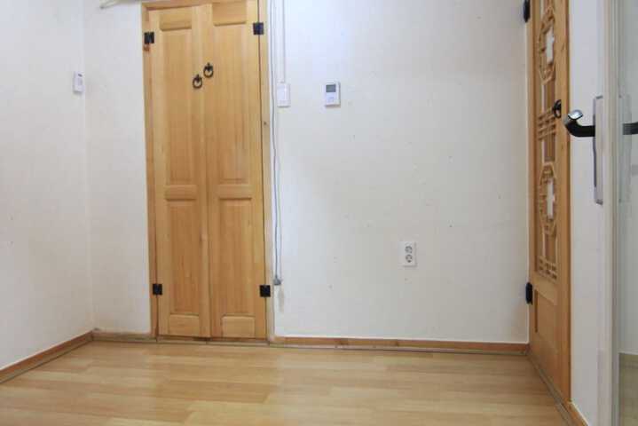 Room 15 of 21