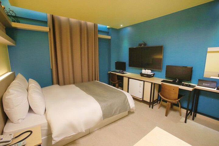 Room 4 of 91