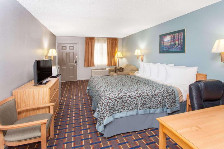 1 King Bed (11 of 11)