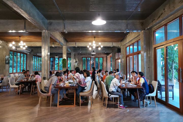 Dining 46 of 71