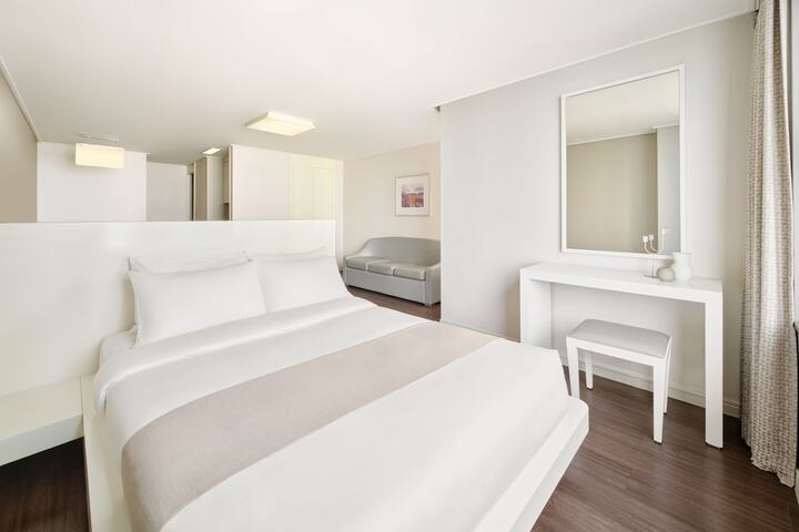 Room 3 of 22