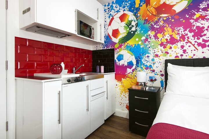 Room 25 of 40