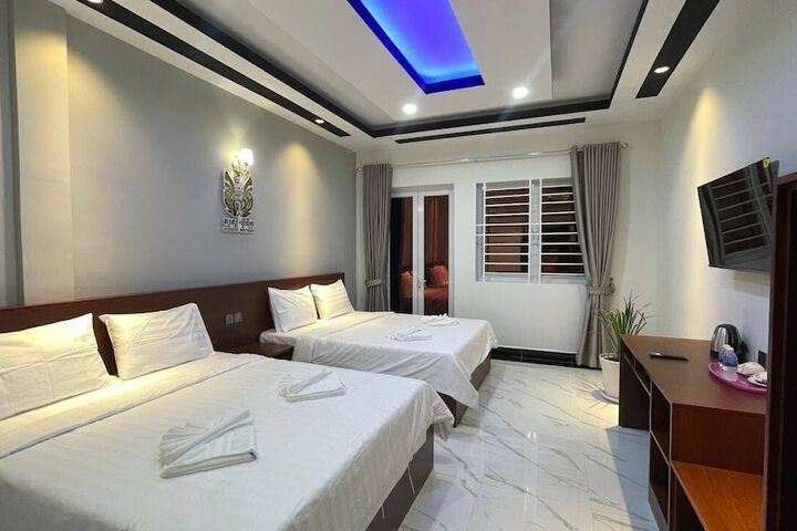 Room 2 of 18