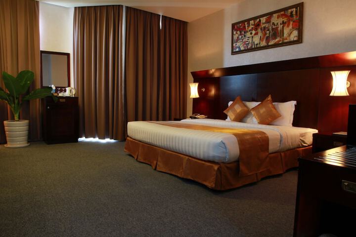 Room 13 of 37