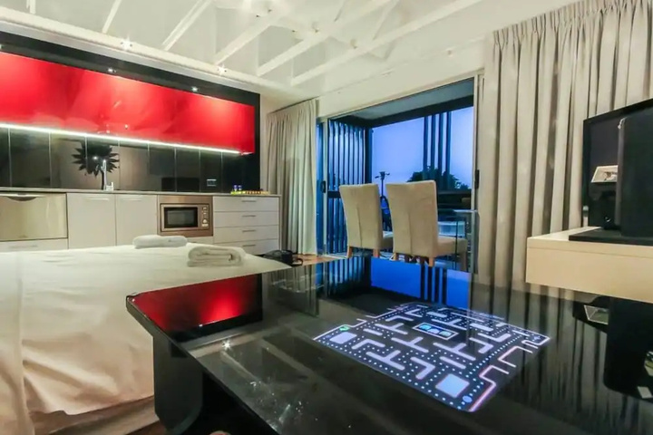 Room 2 of 9