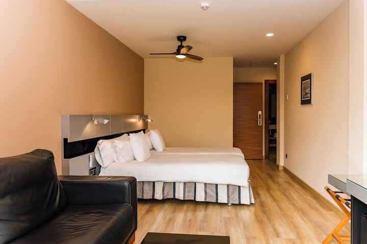 Room 45 of 122