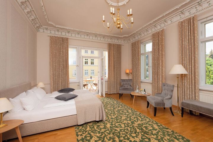 Room 12 of 36