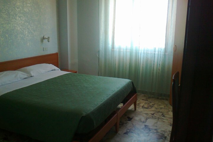 Room 9 of 54