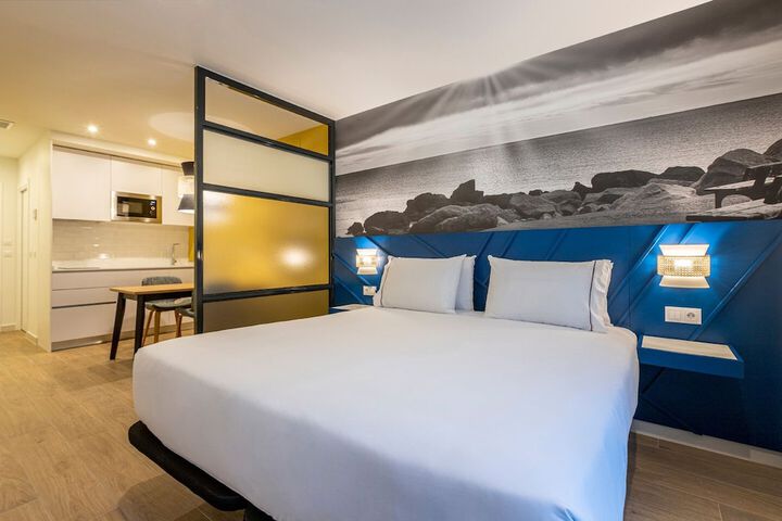 Room 8 of 17