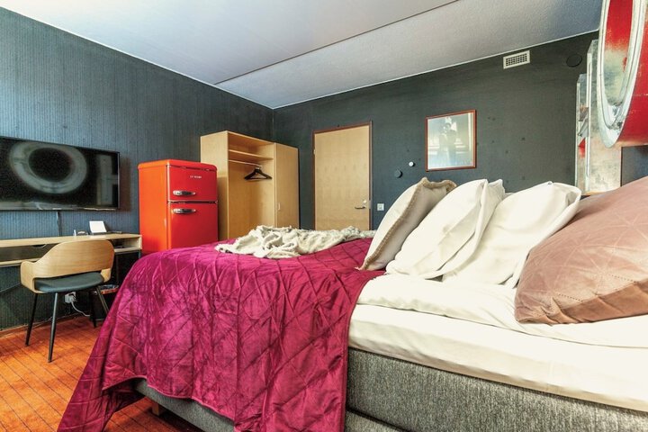 Room 17 of 57