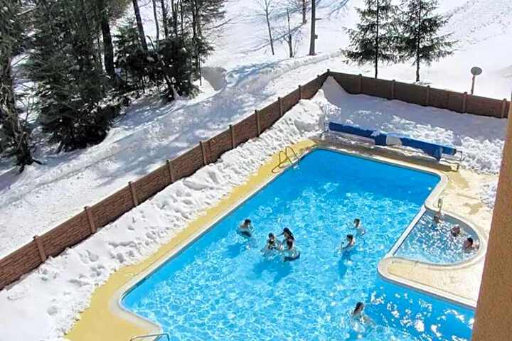 Exterior of Snowshoe Ski-in & Ski-out at Silvercreek Resort - Family friendly jacuzzi, hot tub, mountain views