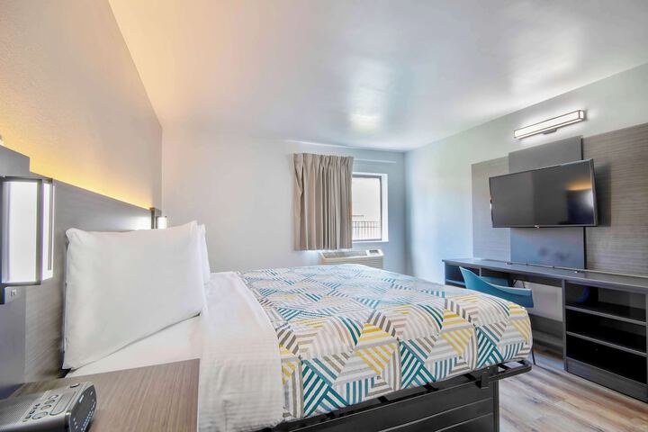 Room 10 of 25