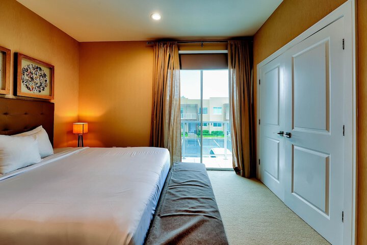 Room 4 of 34