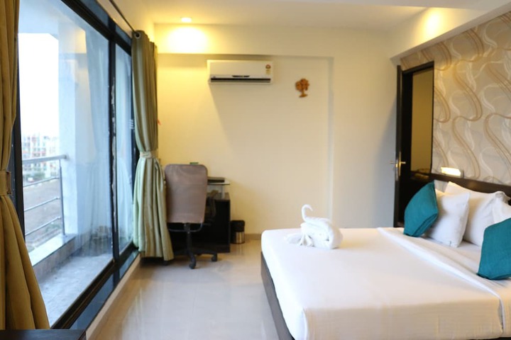 Room 9 of 24