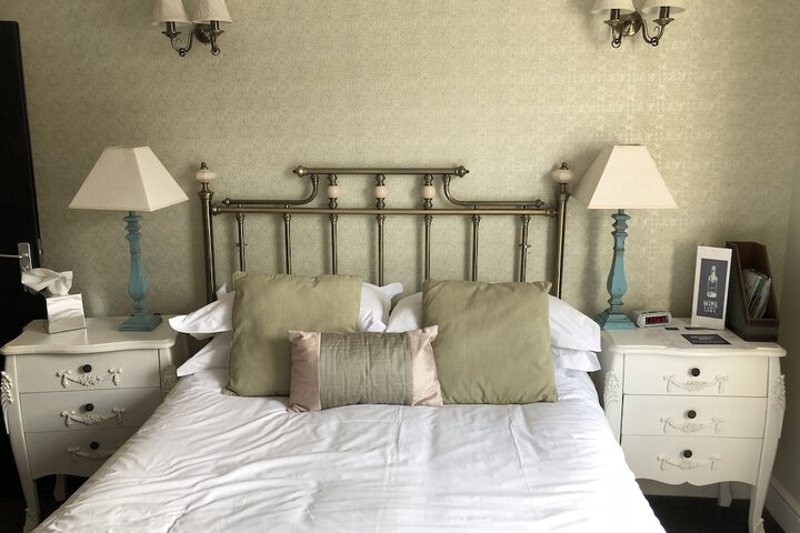 Room 3 of 28