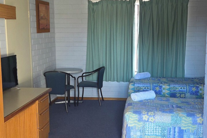 Room 6 of 39