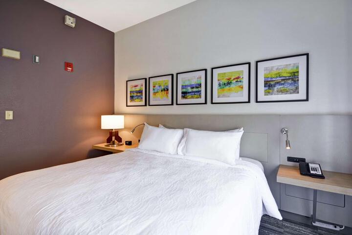 1 King Bed (4 of 29)