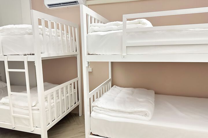 Room 33 of 80