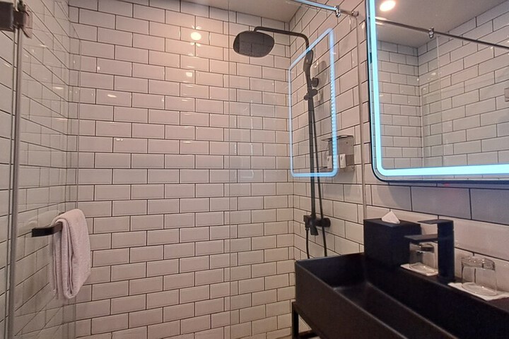 Room 20 of 48