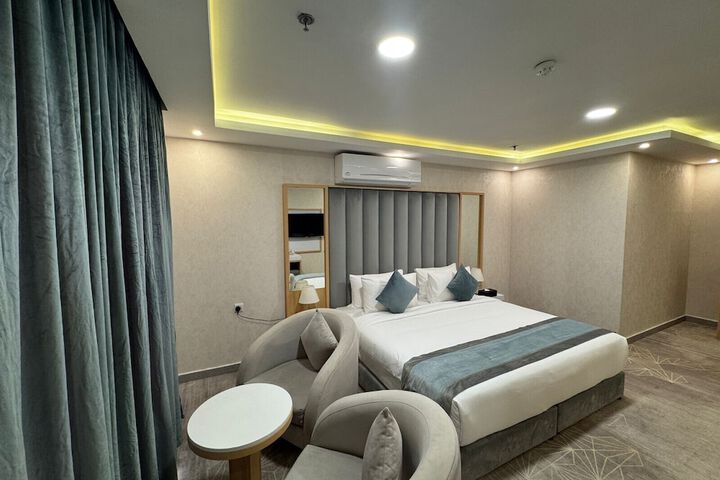 Room 32 of 47
