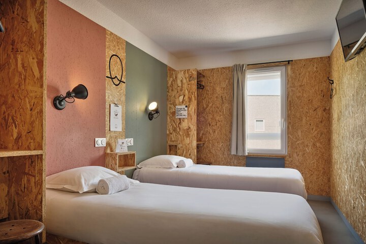 Room 6 of 30