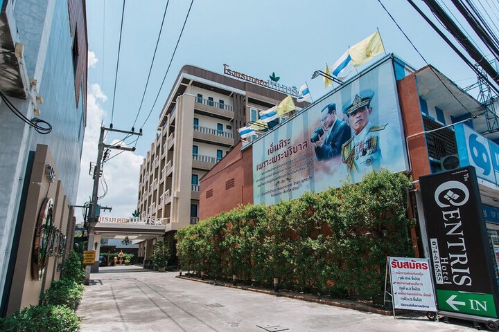 Hotel Exterior 186 of 214