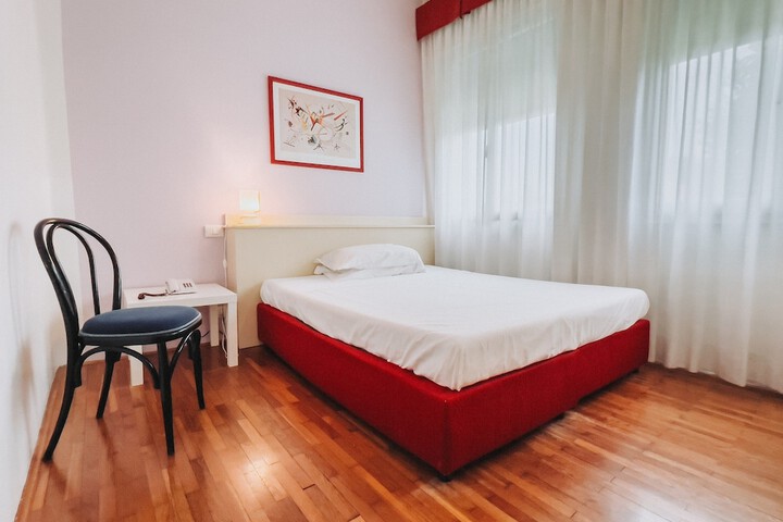 Room 17 of 40