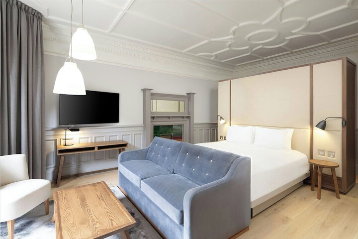 Room 26 of 126