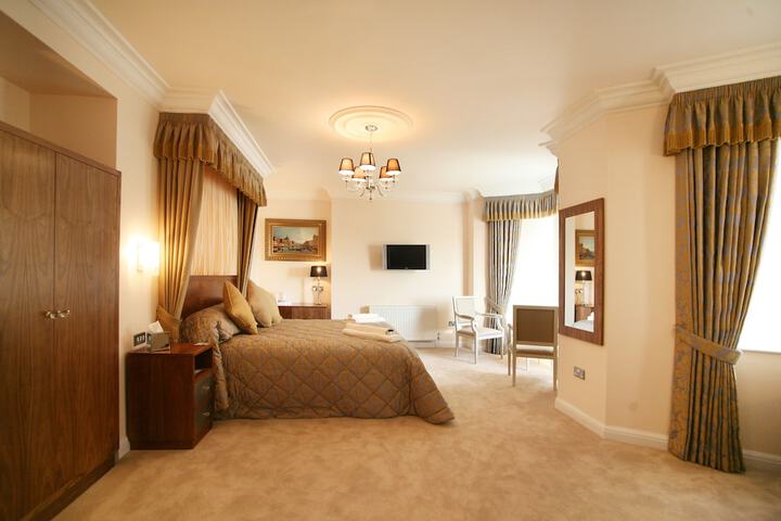 Room 5 of 80