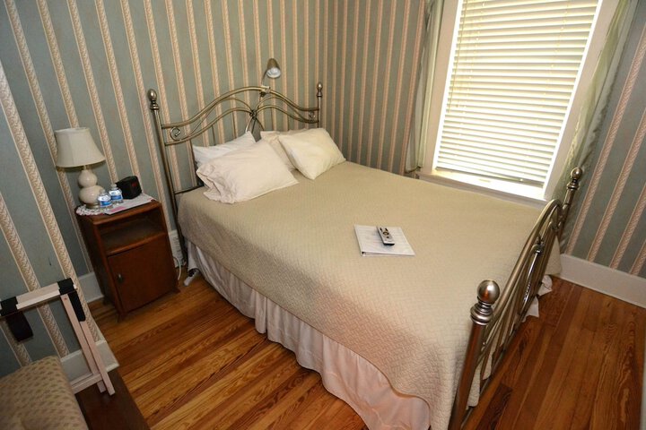 Room 6 of 63